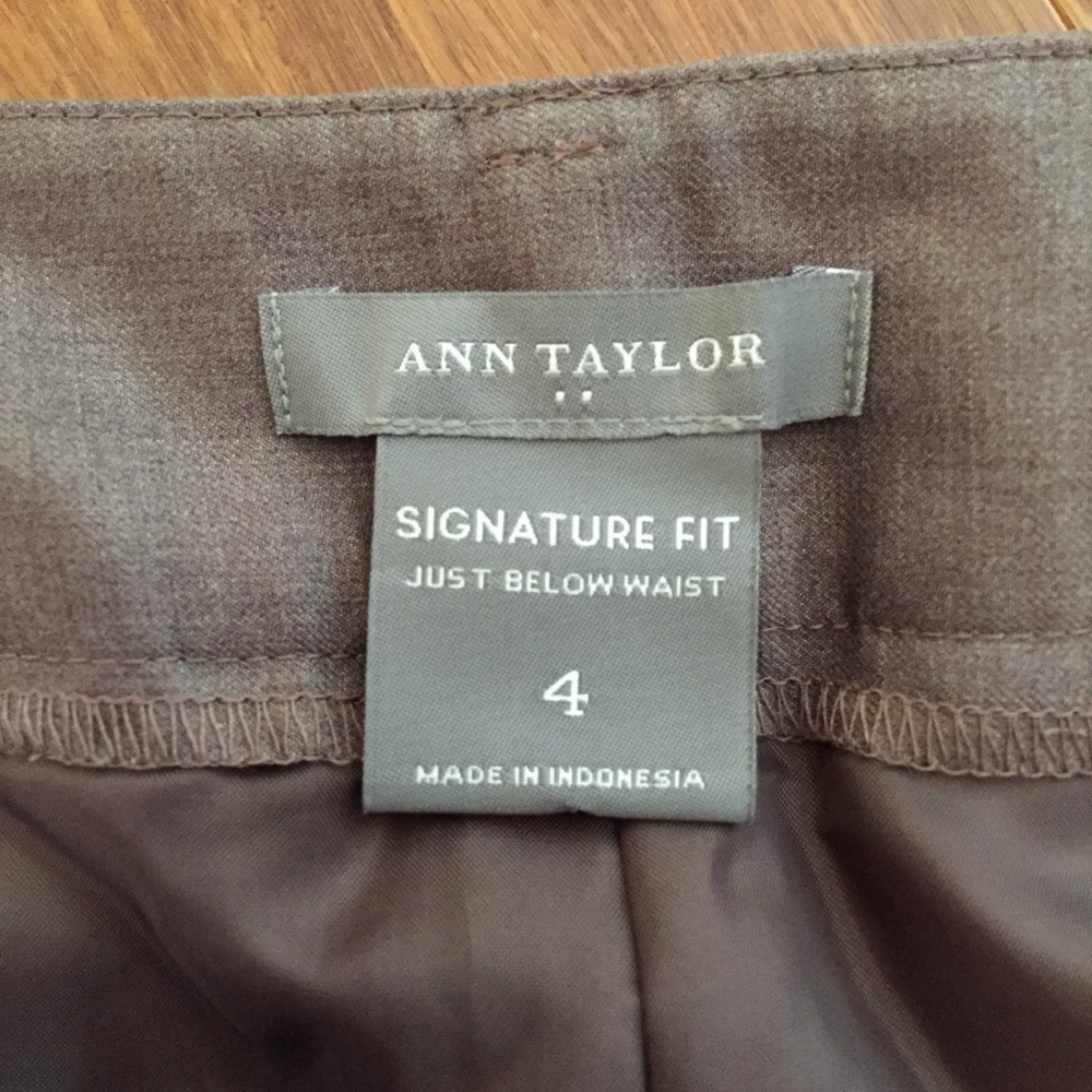 Like New-Ann Taylor Signature Fit just below waist - Picture 3 of 5